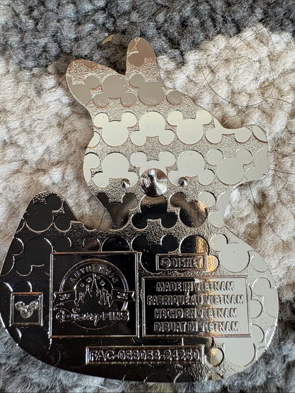 Ducks of Disney official trading pin (Daisy) - Disney Parks item (Brand New) 🦆